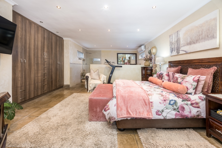 6 Bedroom Property for Sale in Brackenfell South Western Cape